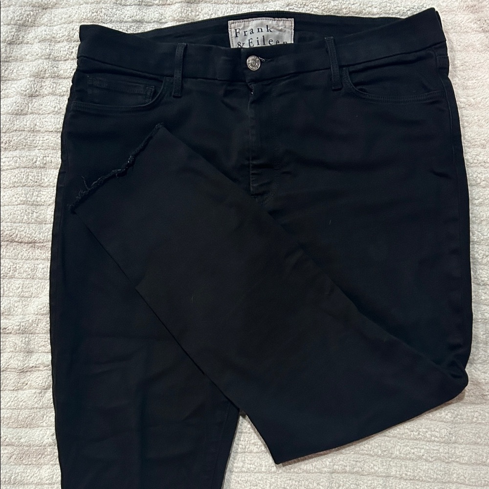Frank & Eileen women’s Black Skinny Jeans. Ragged hem. Petite length